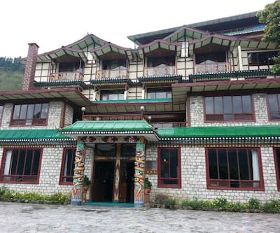 https://imgcld.yatra.com/ytimages/image/upload/t_hotel_yatra_city_desktop/v1432031805/Domestic Hotels/Hotels_Gangtok/Club Mahindra Gangtok/Overview.jpg